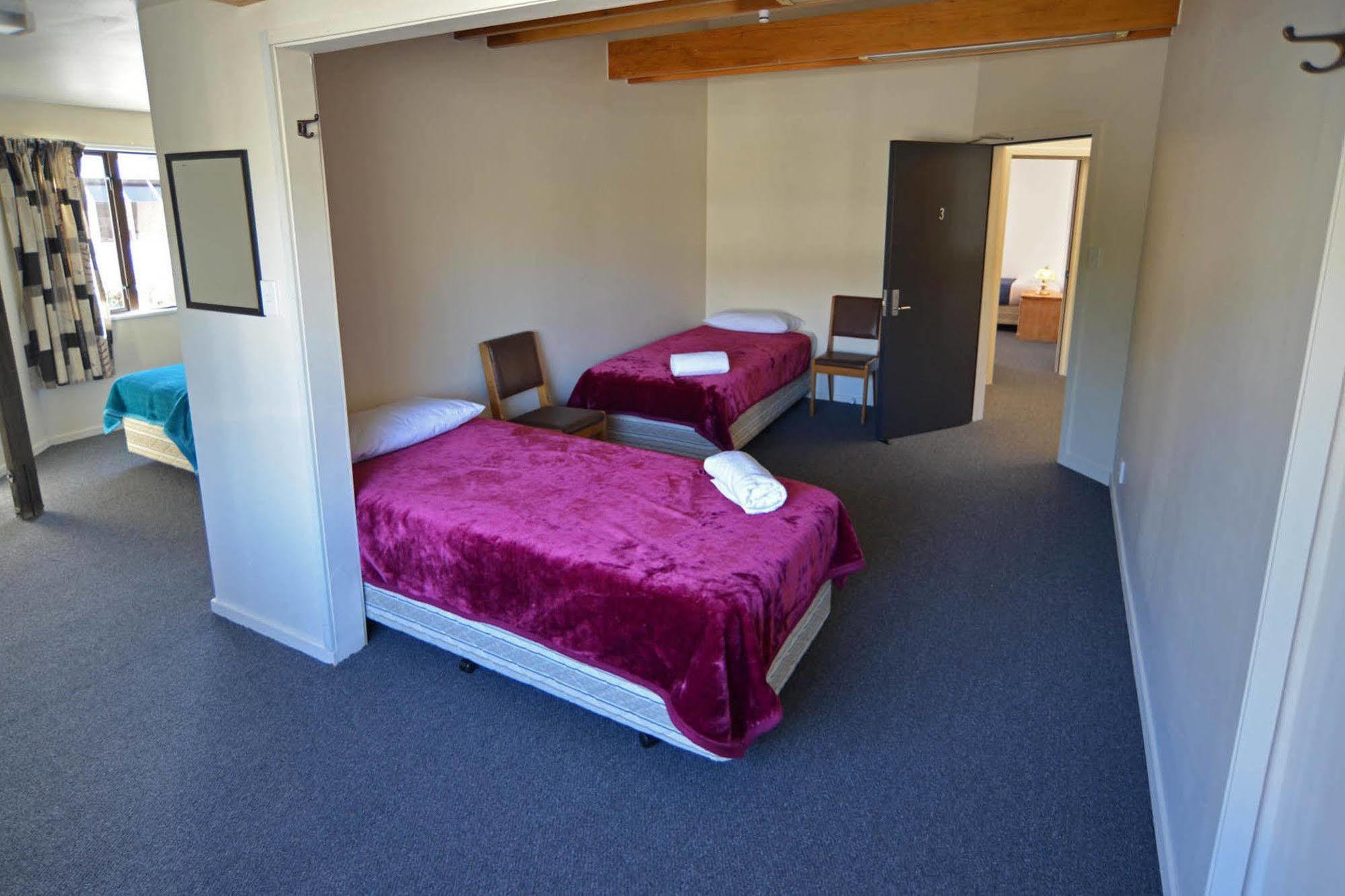 Cromwell Backpackers Hostel Exterior photo